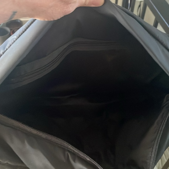 BNWT GYMSHARK PREMIUM LIFESTYLE BARREL GYM BAG NEW RELEASE ONYX GREY - Picture 8 of 9